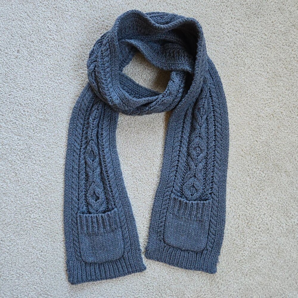 Banana Republic Merino Wool Chunky Cable Scarf with POCKETS